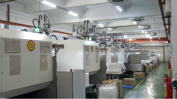 注塑機機械手在注塑行業(yè)應(yīng)用