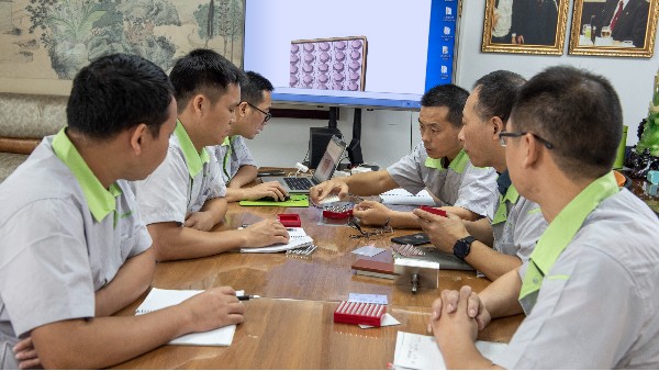 注塑模具廠鉗工自學設計難嗎？